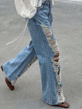 Y2K Streetwear Distressed Ripped Denim Light Blue Jeans 8/10